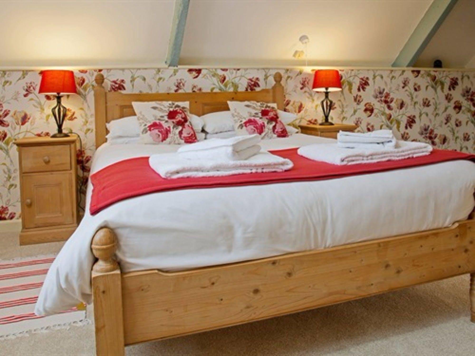 The Lion At West Pennard Otel Dış mekan fotoğraf The Rose Room