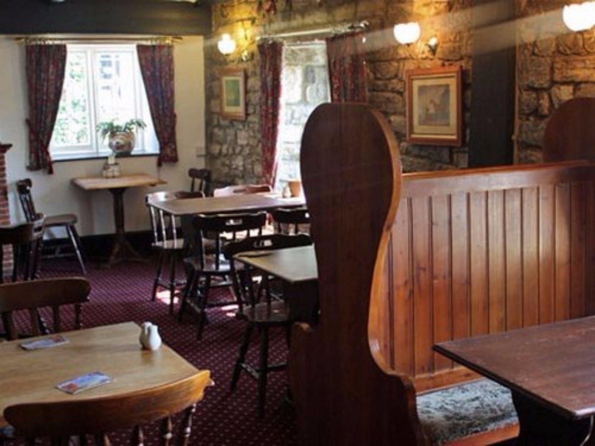 The Lion At West Pennard Otel Dış mekan fotoğraf The interior of the pub